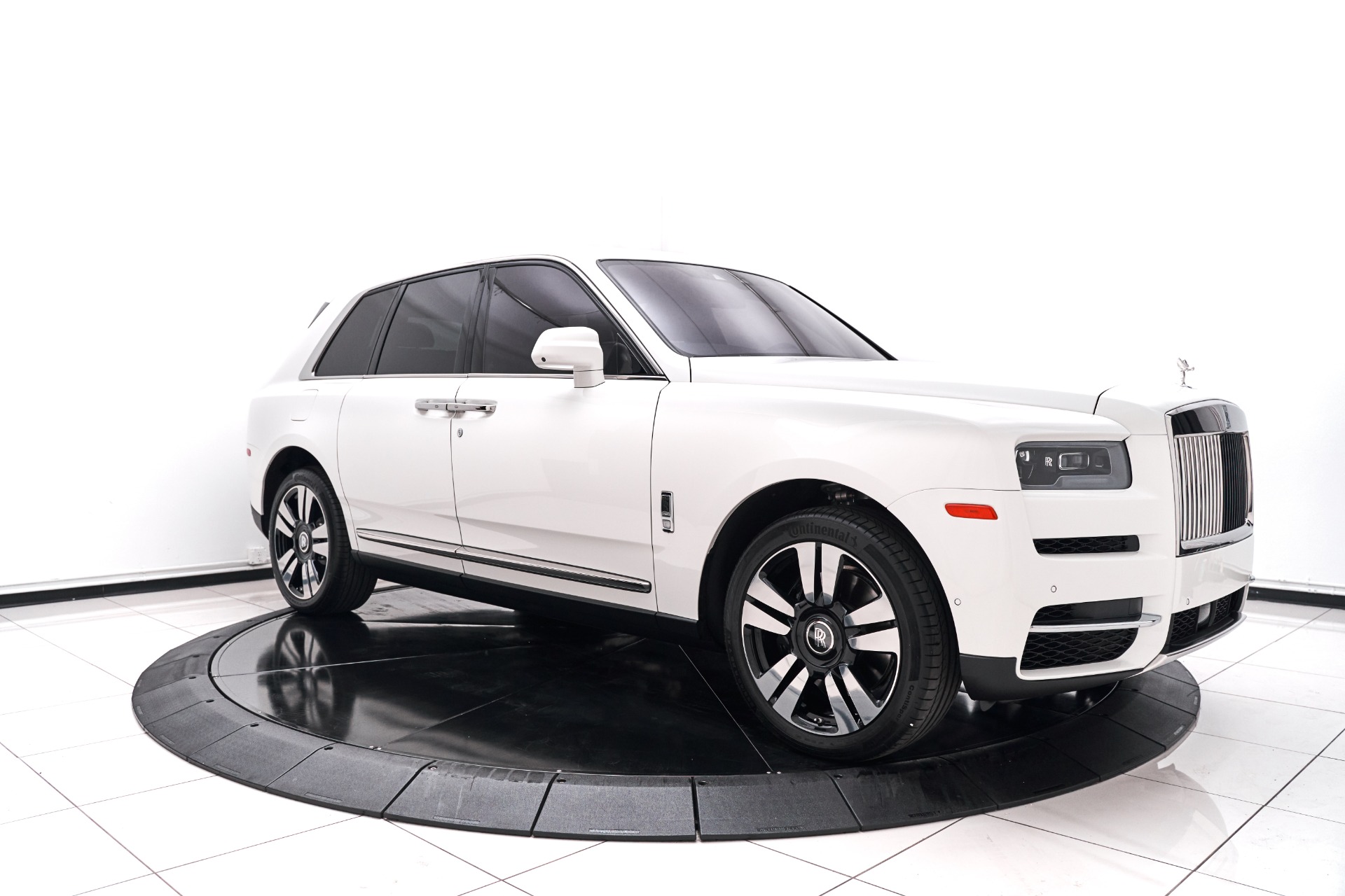This White Rolls-Royce Cullinan Hides a Pastel Pink Interior, It's Bubble  Gum Madness - autoevolution