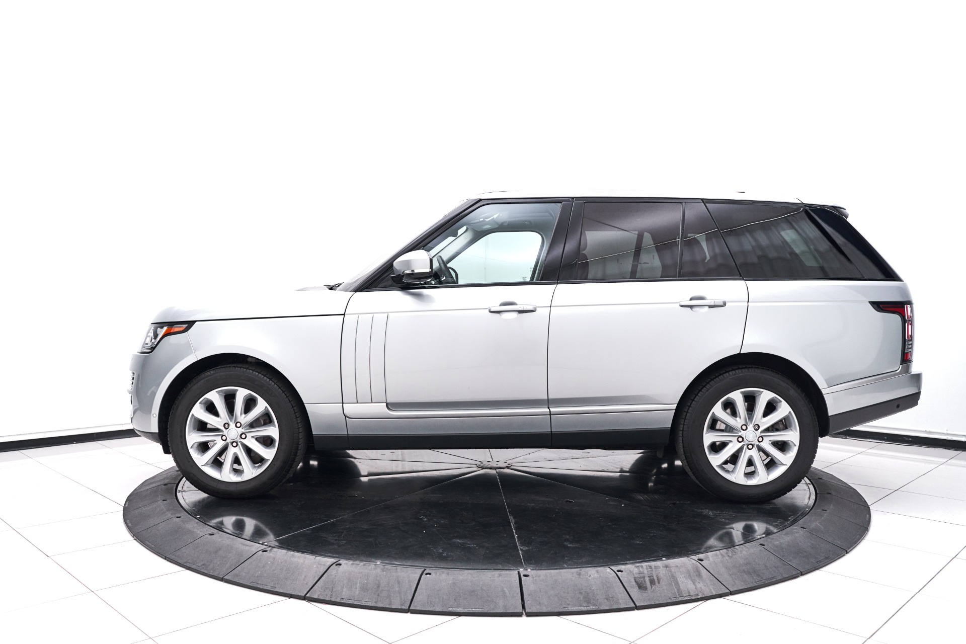 Progress report: 1971 Range Rover vs 2023 Range Rover