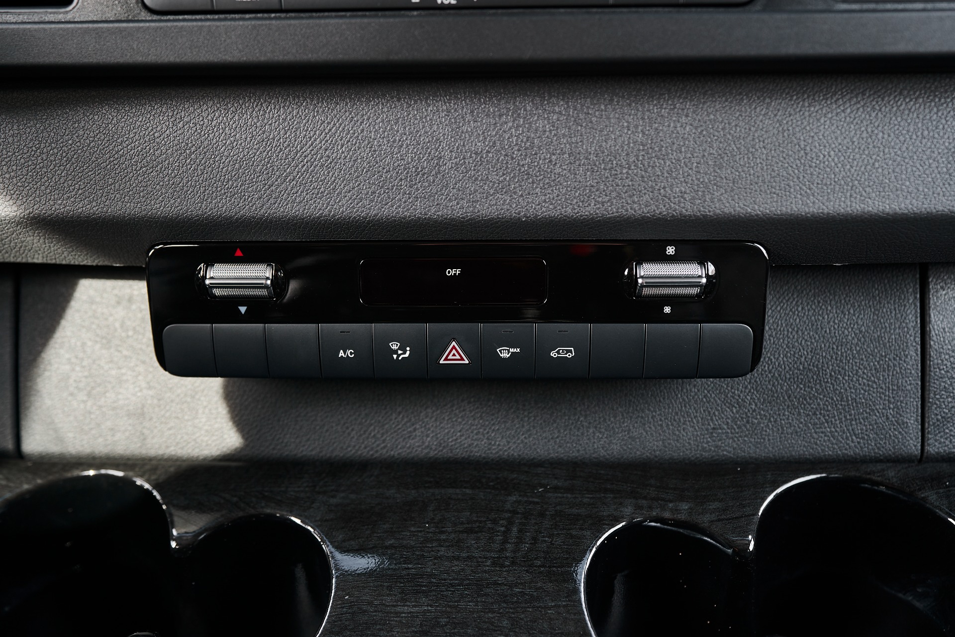 Mercedes sprinter 2018 hot sale usb port location